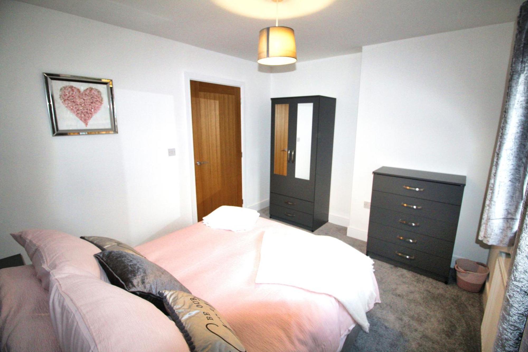 Rotherham - Rawmarsh - Great Customer Feedback - 2 Bed Bungalow - New Build - High End Furnishings - Wheel Chair Accessible - Large Enclosed Garden - Dog Friendly Exterior foto