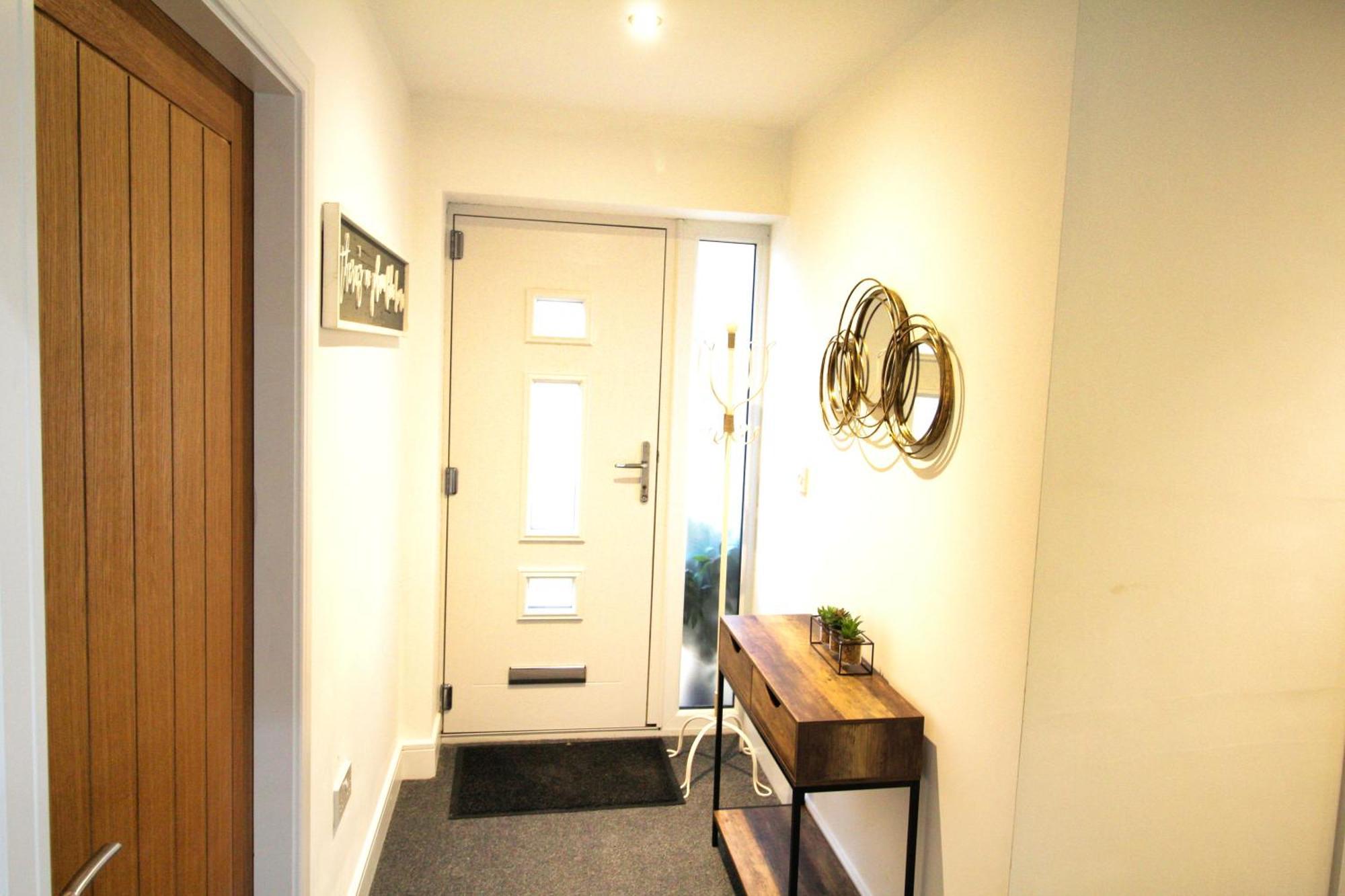 Rotherham - Rawmarsh - Great Customer Feedback - 2 Bed Bungalow - New Build - High End Furnishings - Wheel Chair Accessible - Large Enclosed Garden - Dog Friendly Exterior foto