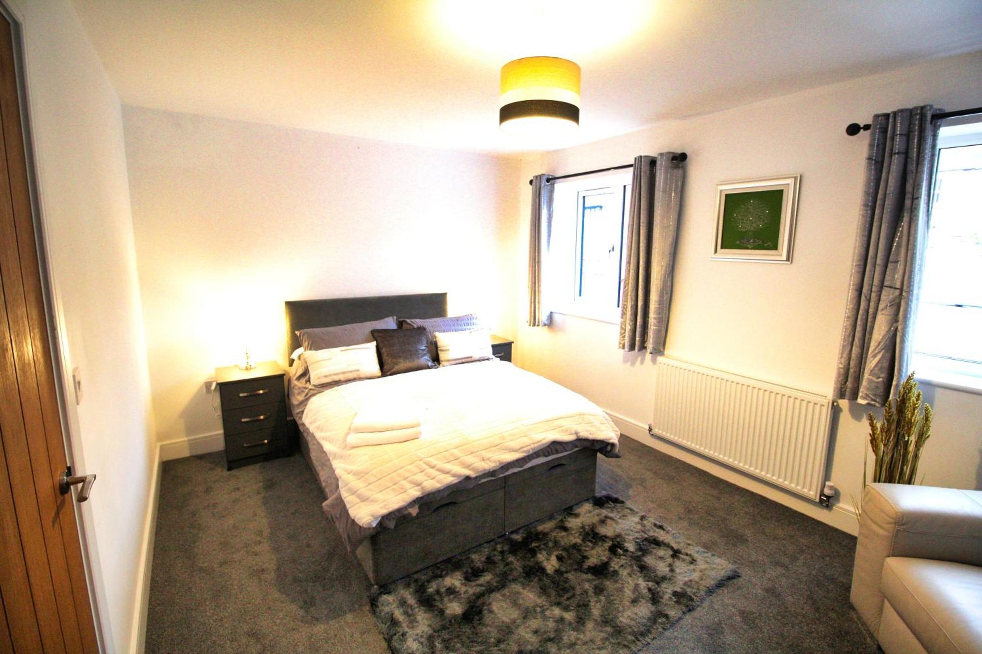Rotherham - Rawmarsh - Great Customer Feedback - 2 Bed Bungalow - New Build - High End Furnishings - Wheel Chair Accessible - Large Enclosed Garden - Dog Friendly Exterior foto