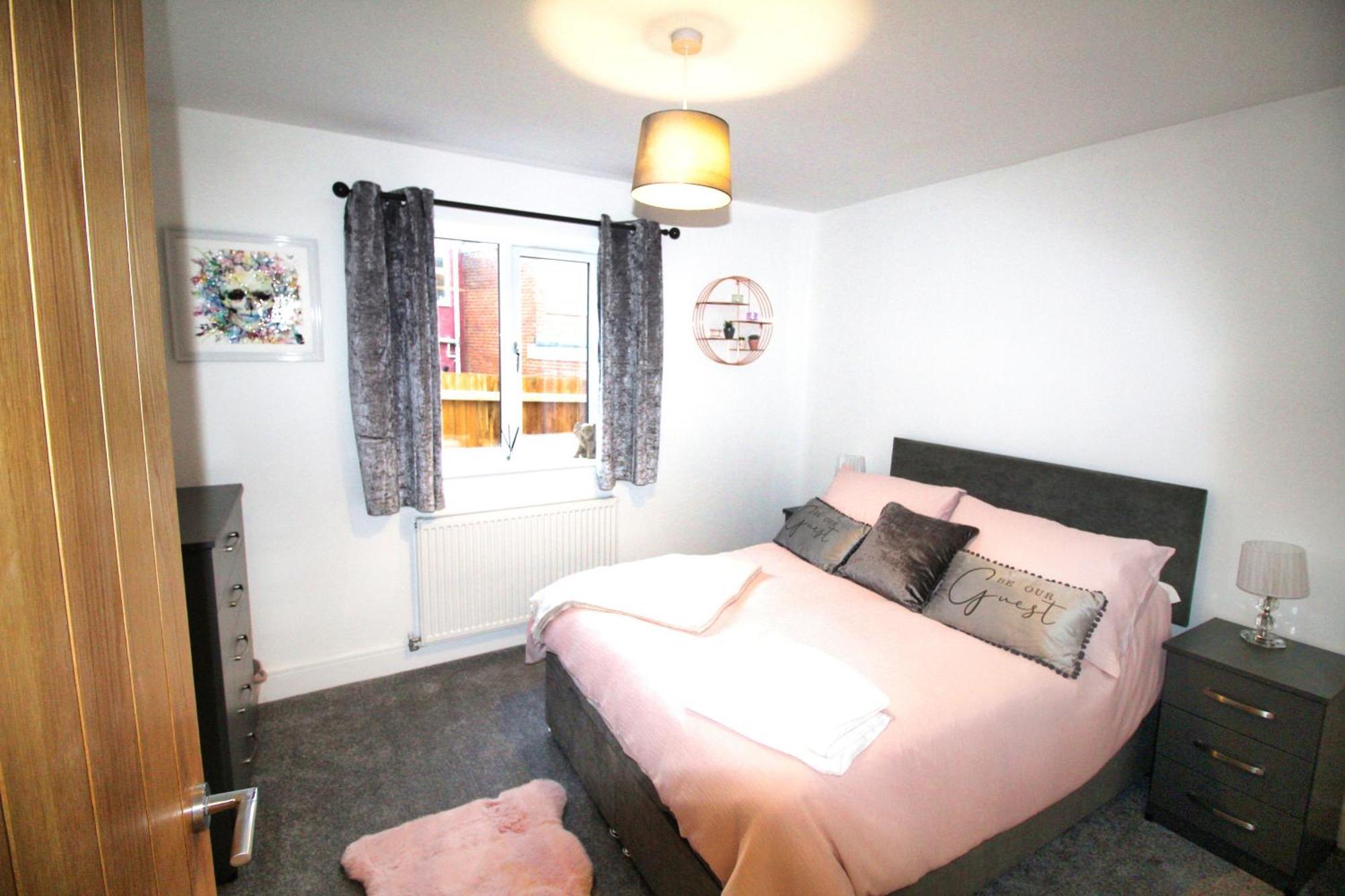 Rotherham - Rawmarsh - Great Customer Feedback - 2 Bed Bungalow - New Build - High End Furnishings - Wheel Chair Accessible - Large Enclosed Garden - Dog Friendly Exterior foto